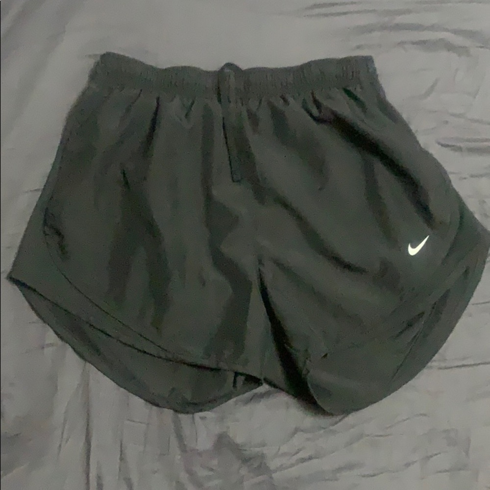 Black nike dri fit tempo shorts